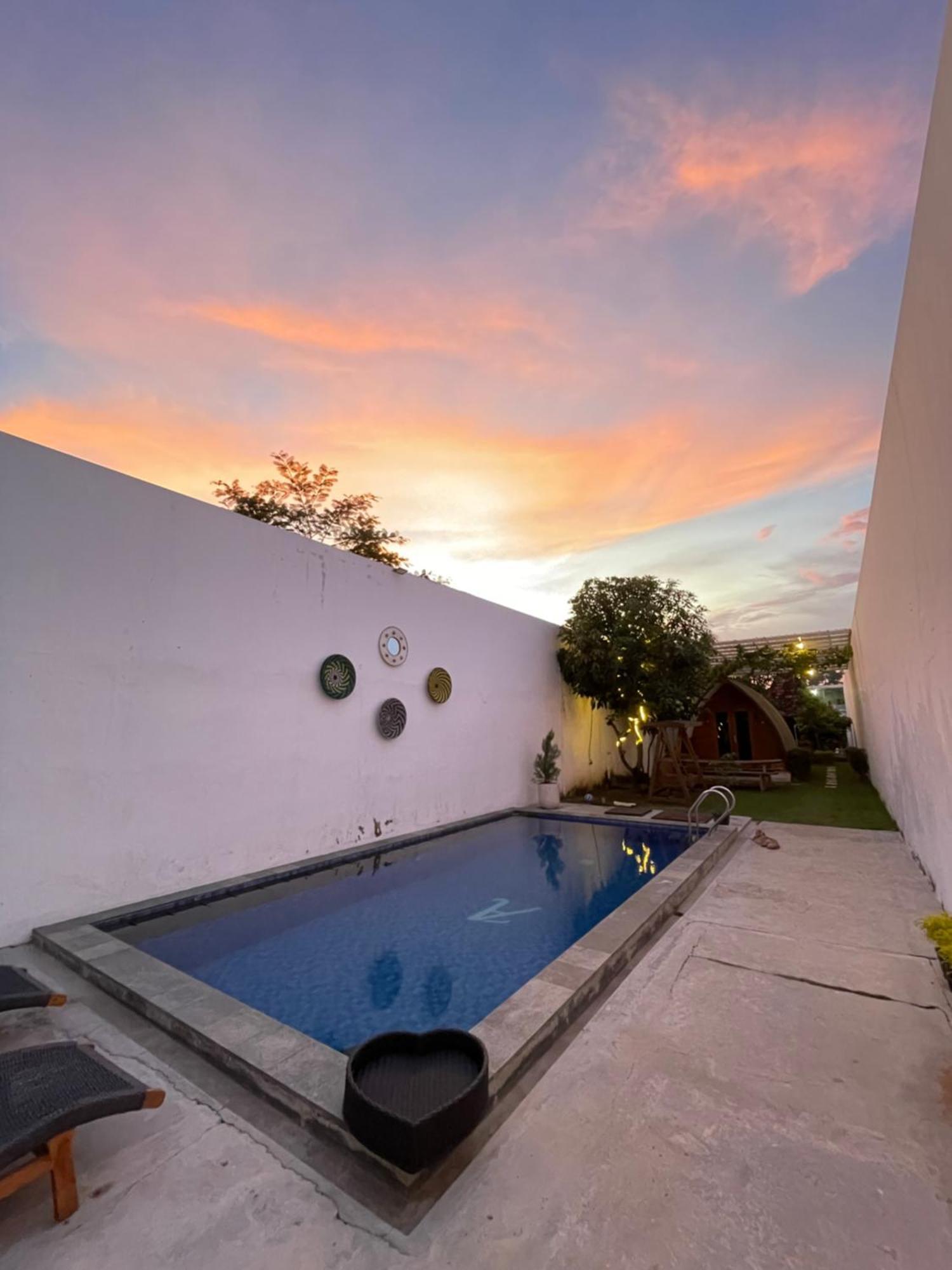 Villa Rumah Putih Jogja Yogyakarta Bagian luar foto