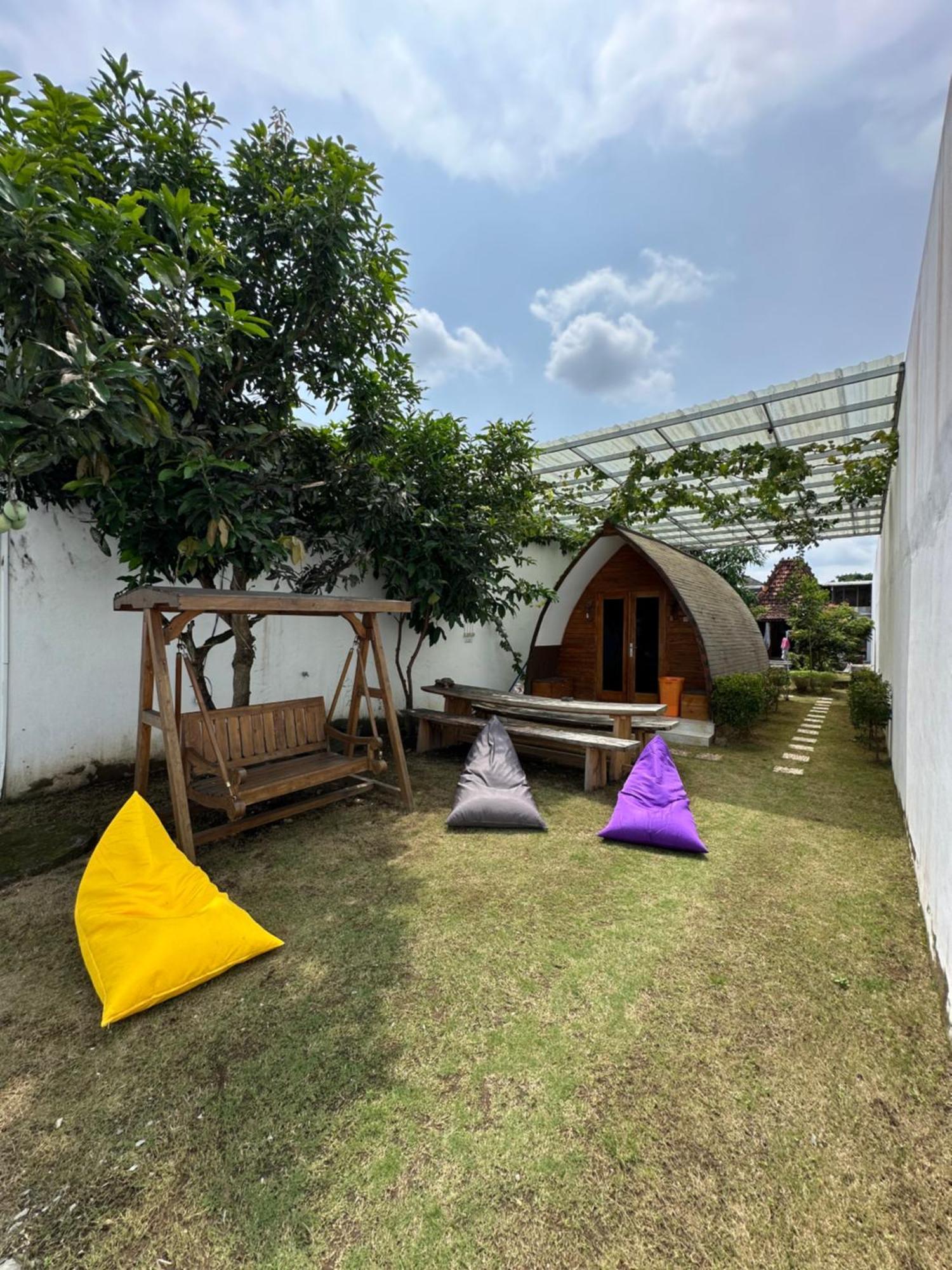 Villa Rumah Putih Jogja Yogyakarta Bagian luar foto