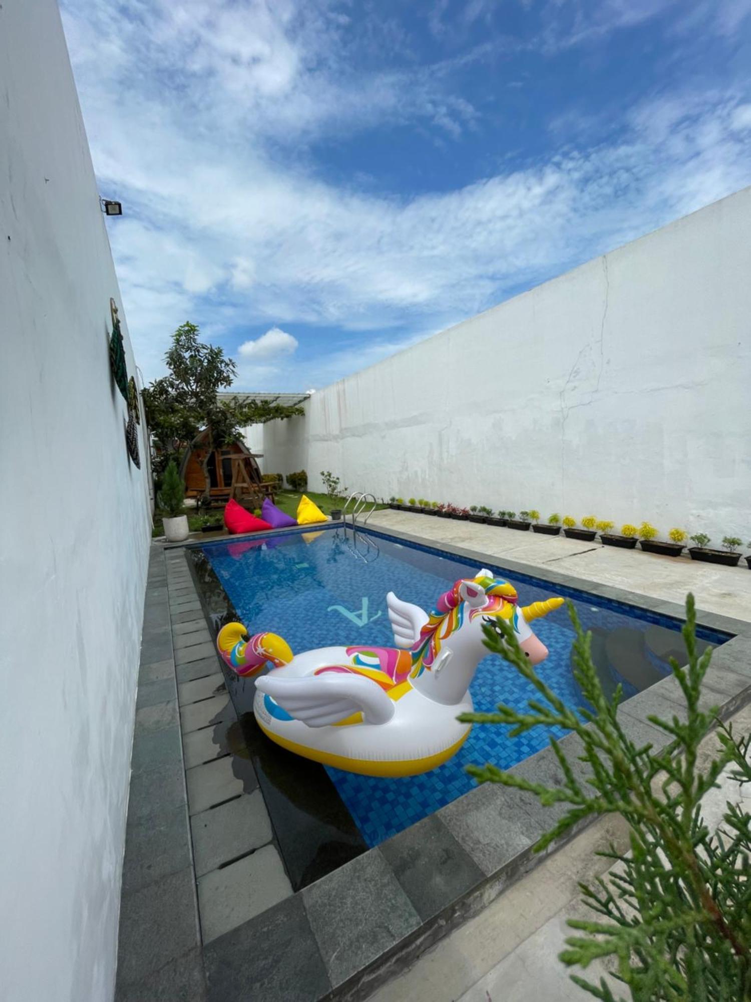 Villa Rumah Putih Jogja Yogyakarta Bagian luar foto